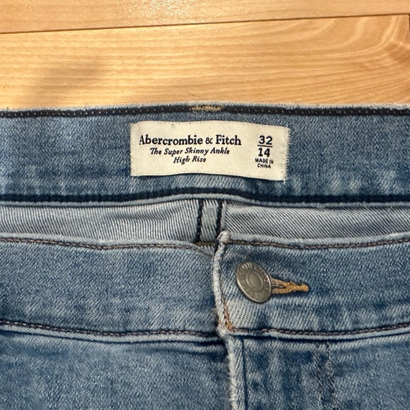 Abercrombie and Fitch Super Skinny Ankle High Rise Jeans - Picture 2 of 3